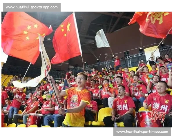 球迷的热情，是最好的“第六人”！场边助威声震天！